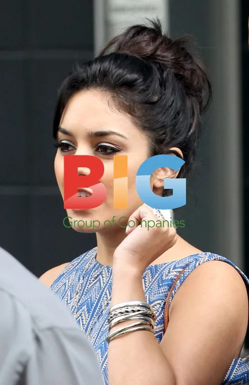 Vanessa Hudgens and Josh Hutcherson leave interview
