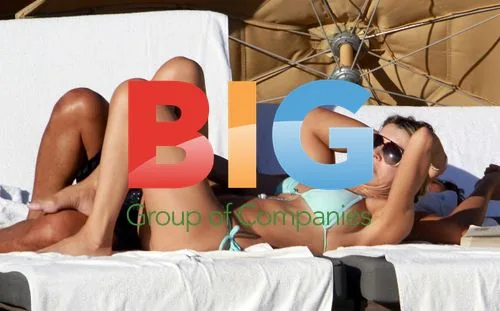 Rita Rusic and Boyfriend at Beach
