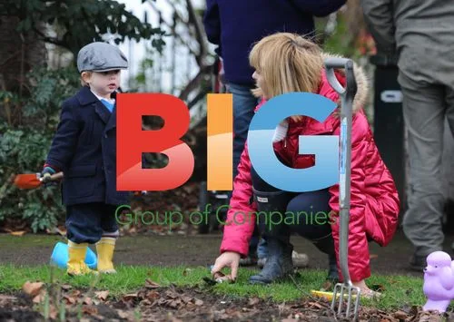 Kate Garraway and Family Volunteer at Local Park
