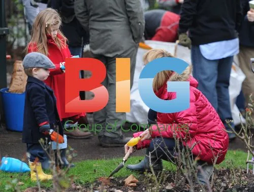 Kate Garraway and Family Clean Up Local Park