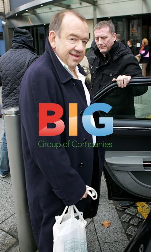 Mel Smith Arriving on Set