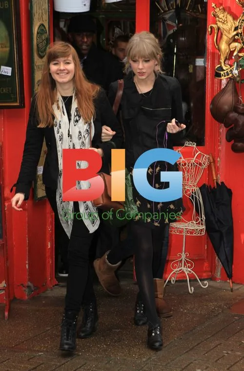 Taylor Swift Shopping in London