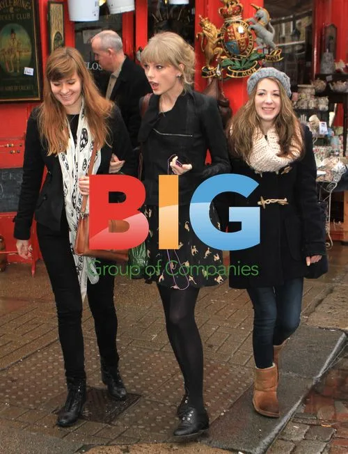 Taylor Swift Shopping in London