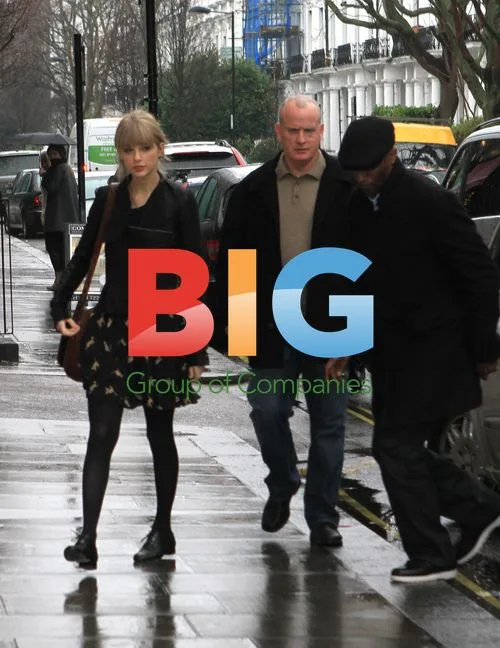 Taylor Swift Shopping in London