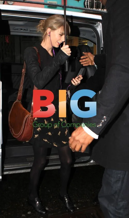 Taylor Swift shopping trip in London