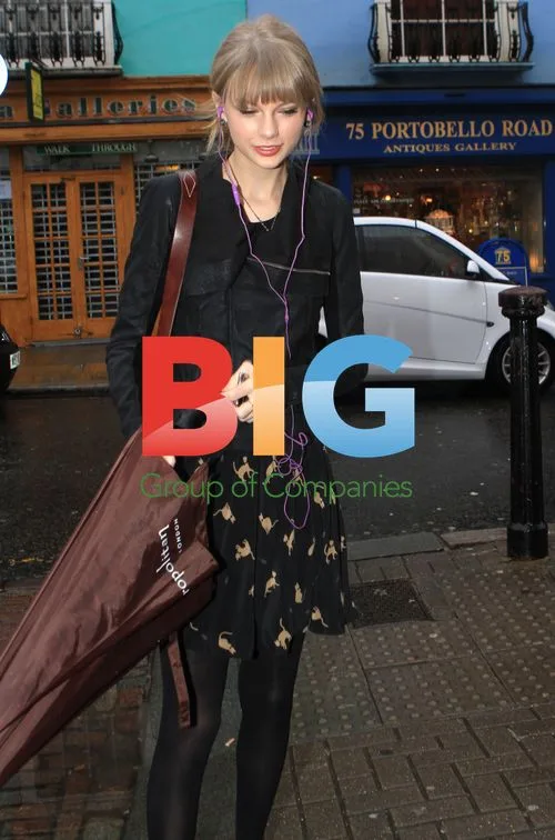 Taylor Swift goes shopping in London