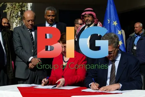 Ashton and Grandi sign agreement in Gaza