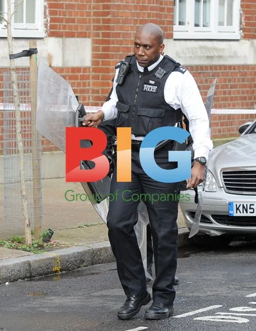 London Riot Police Respond to Incident