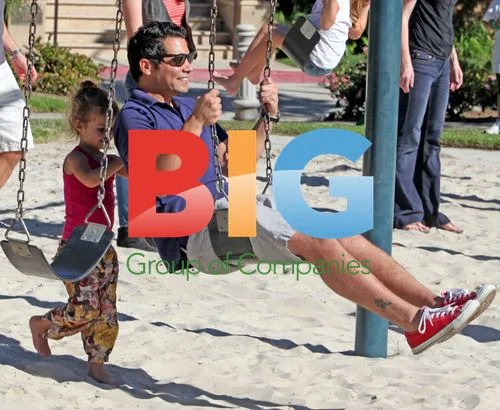 Jessica Alba and family at Coldwater Canyon Park