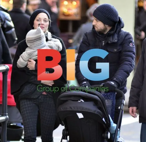Marion Cotillard with Family in NYC