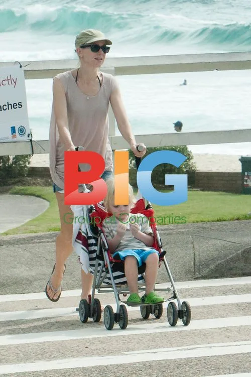 Naomi Watts and Liev Schreiber with Kids