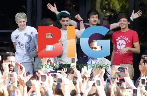 One Direction Greeted By Fans