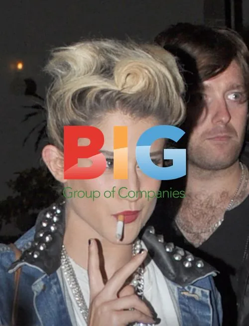 Katie Waisel at London Party