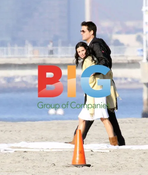 Courteney Cox filming 'Cougar Town' wedding scene