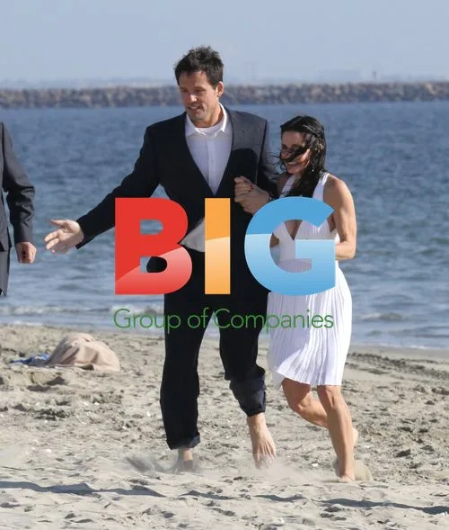 Courteney Cox on 'Cougar Town' set