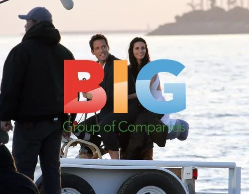 Courteney Cox filming 'Cougar Town' wedding scene