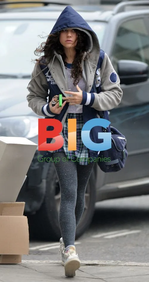 Eliza Dolittle Shopping in North London