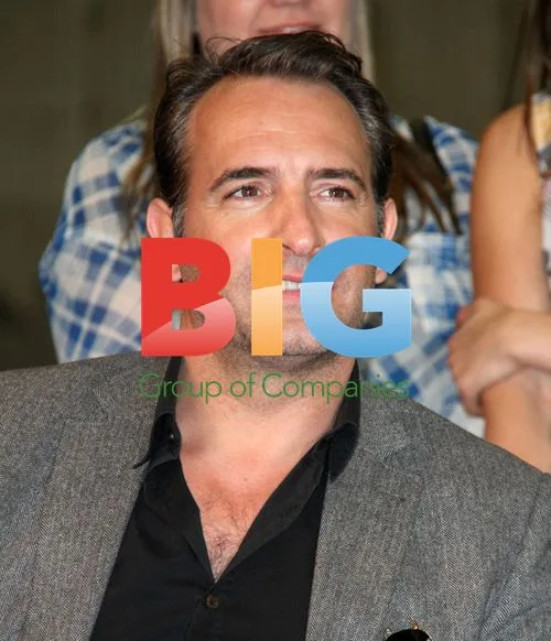 Jean Dujardin and Uggie at "The Artist" Honour