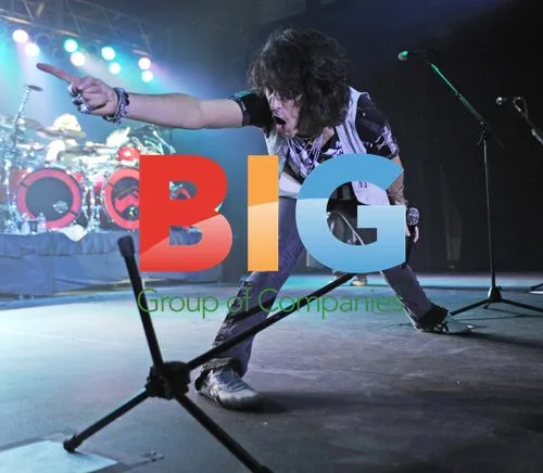 Kelly Hansen of Foreigner performs