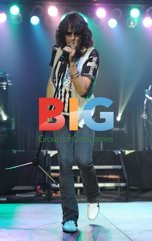 Kelly Hansen of Foreigner performs