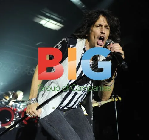 Kelly Hansen of Foreigner performs