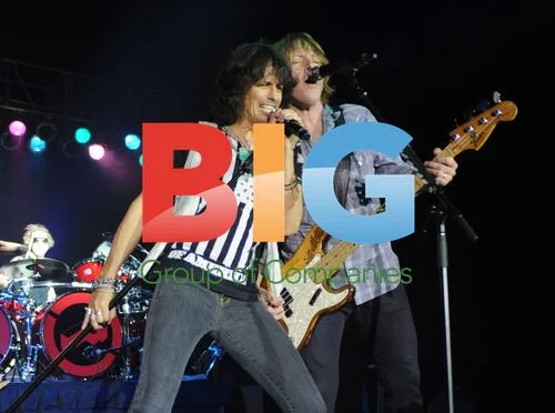 Kelly Hansen of Foreigner performs