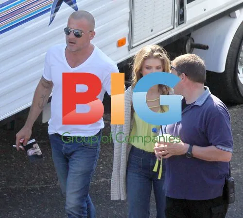 AnnaLynne McCord and Dominic Purcell on '90210' set