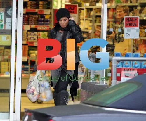 Jessie Wallace Shopping in Surrey