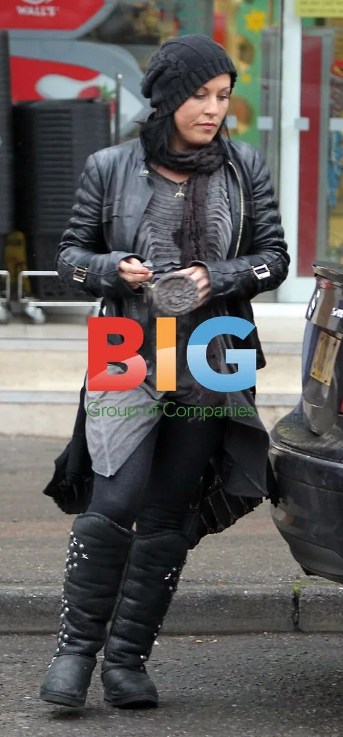 Jessie Wallace shopping in Surrey