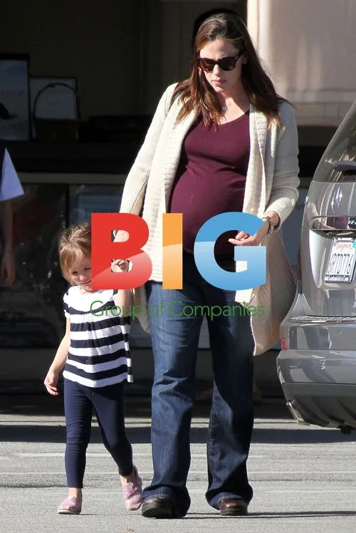 Jennifer Garner with Daughters