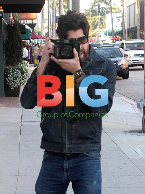 Adam Goldberg Pretends to be Paparazzo