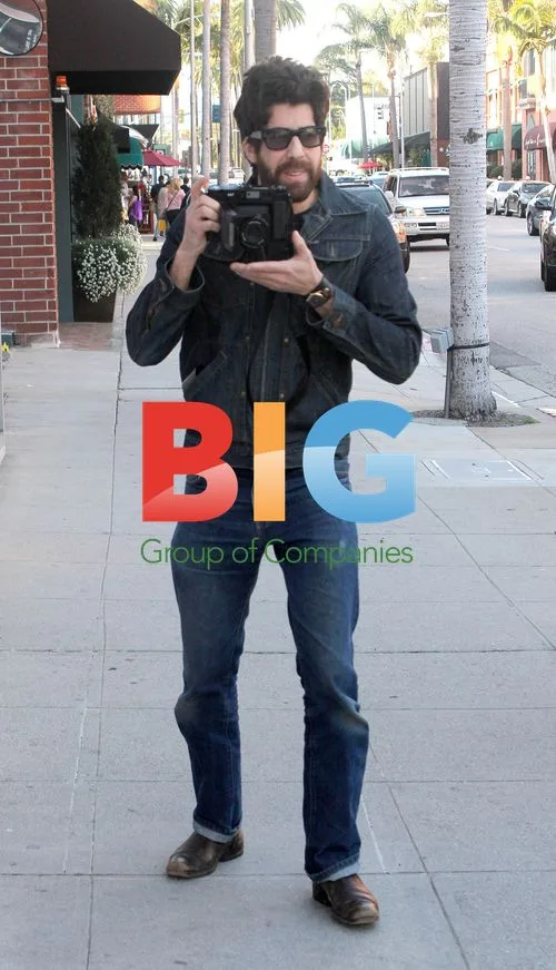 Adam Goldberg Pretends to be Paparazzi
