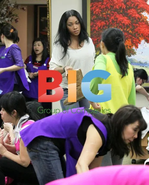 Eddie Murphy's daughters get manicures