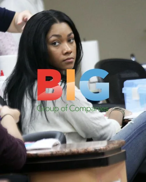 Eddie Murphy's daughters get manicures