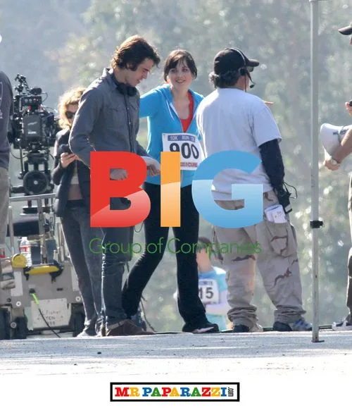 Zooey Deschanel & Hannah Simone filming 'New Girl'