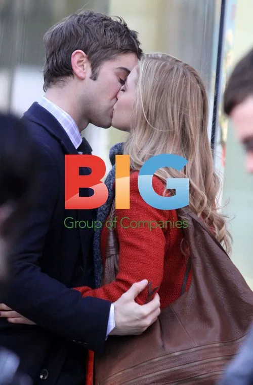 Chace Crawford and Ella Rae Peck on Gossip Girl Set