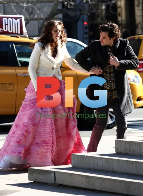 Penn Badgley and Leighton Meester on Gossip Girl Set