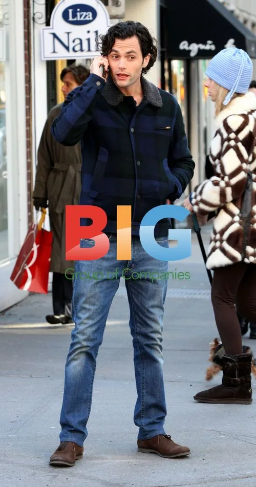 Penn Badgley and Leighton Meester on 'Gossip Girl' set