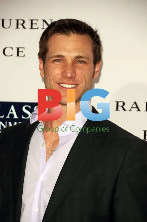 Jake Pavelka at 'The Vow' premiere