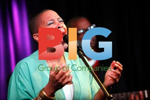 Avery Sunshine Performing at WDAS iHeart Event