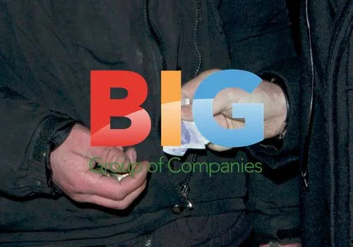 Chef Heston Blumenthal Helps Big Issue Seller