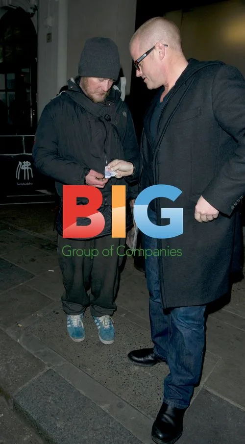 Heston Blumenthal Helps Big Issue Seller