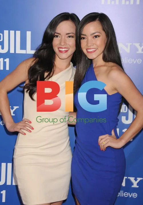 Katie and Kellie Cockrell at 'Jack And Jill' Premiere