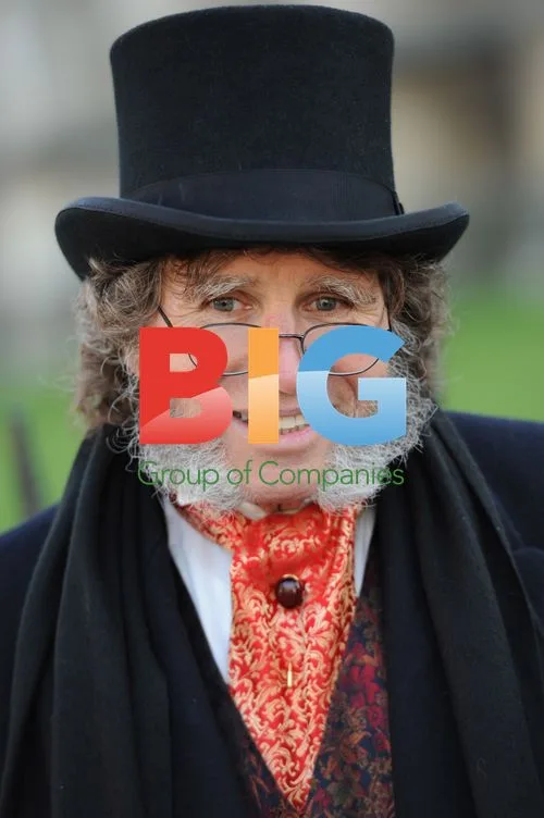 Guests pay tribute to Charles Dickens in London