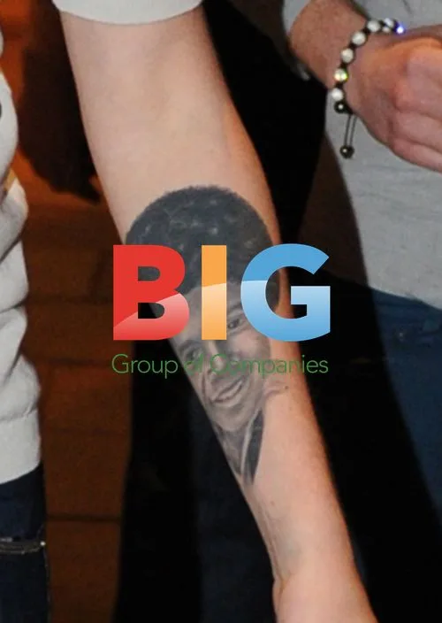 Frankie Cocozza picks up two blondes in Newcastle