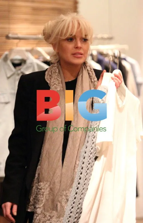 Lindsay Lohan Smiles While Shopping in Soho