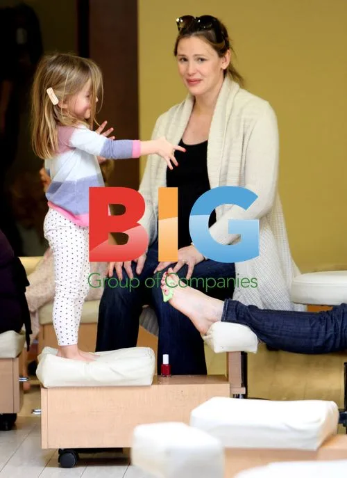Jennifer Garner with Daughters at Ballet