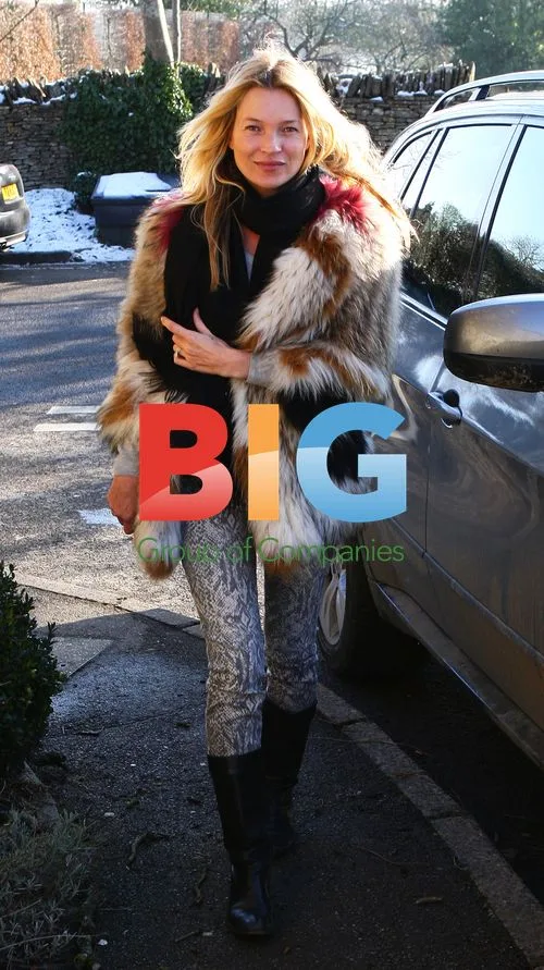 Kate Moss Heads to Pub in Cotswolds