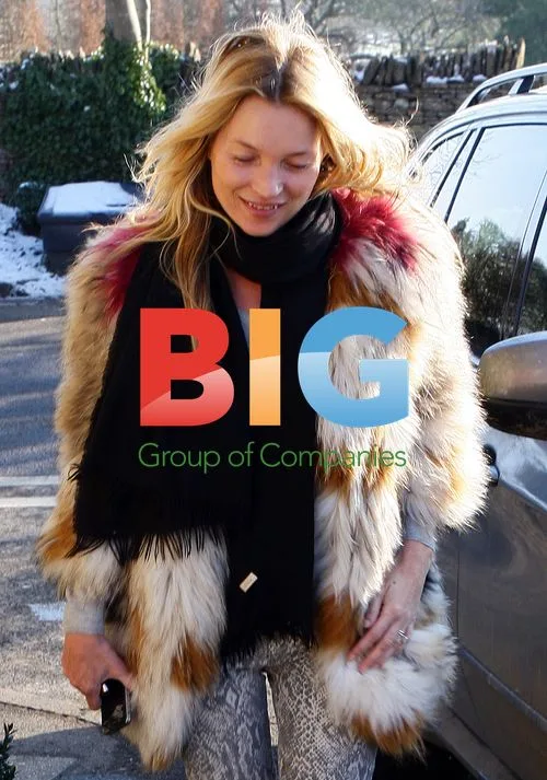 Kate Moss Heads to Pub in Cotswolds