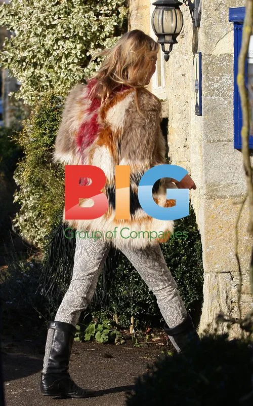 Kate Moss Heads to Pub in Cotswolds